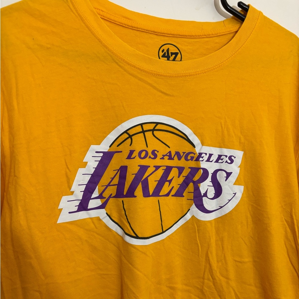 LA Lakers Classic Logo Yellow Tee - Size XL - Picture 3 of 4